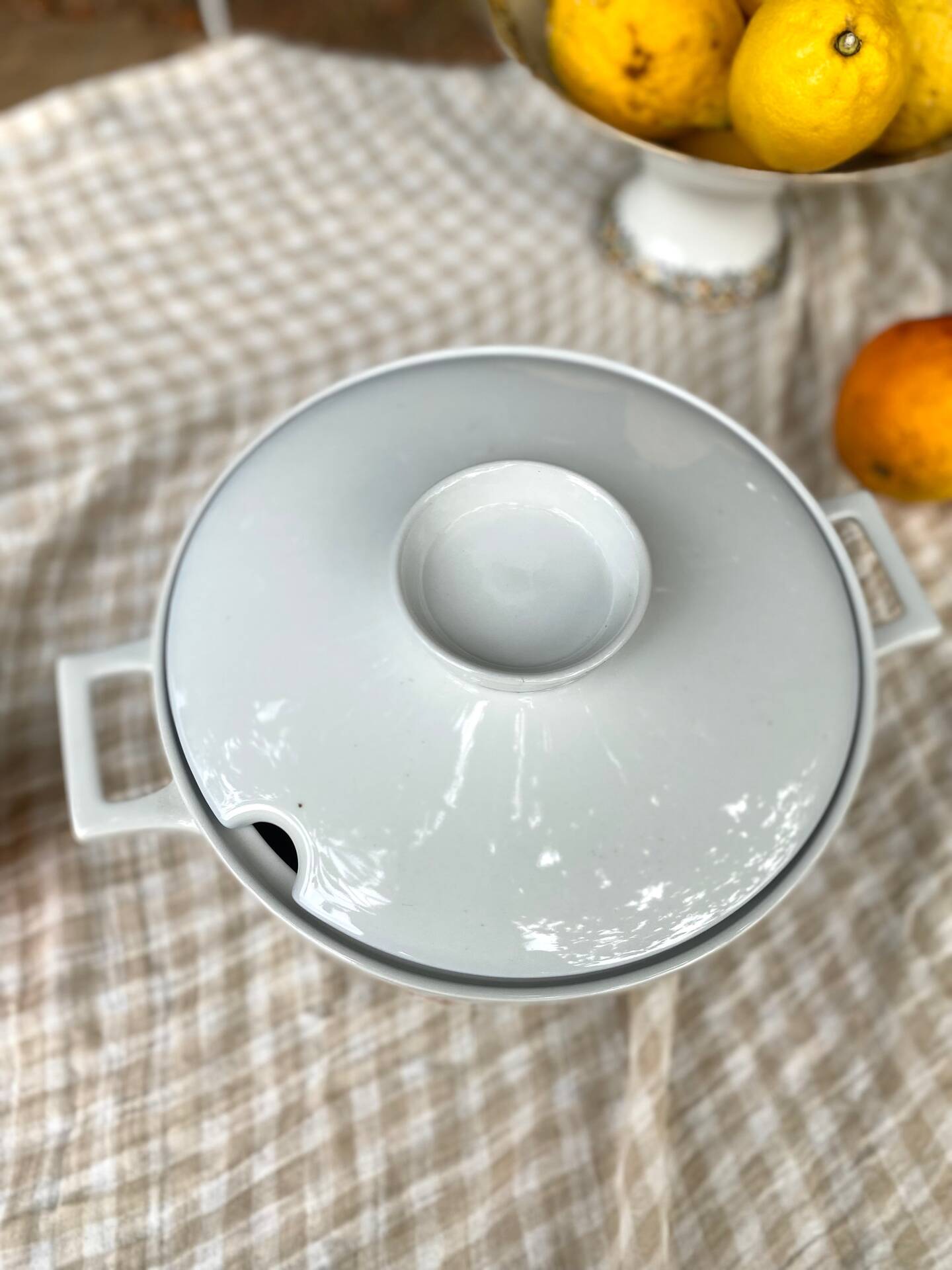Covered soup tureen Winterling, 70s pop decor
