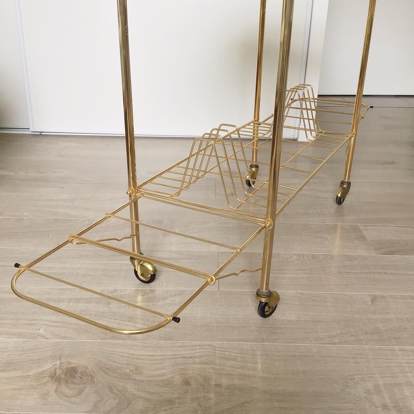 Vinyl service with vintage extensions