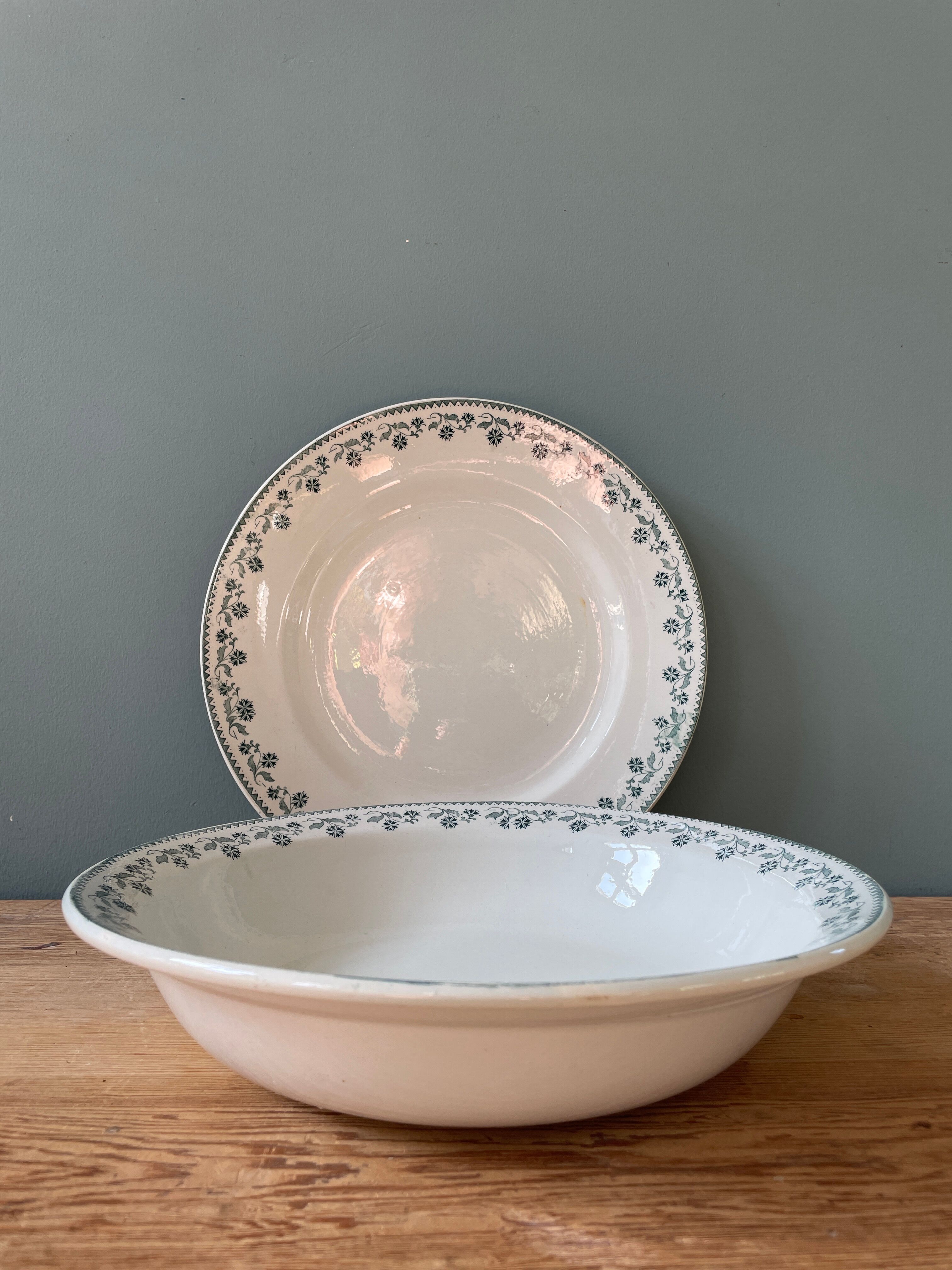 Set of 2 old dishes Moulin des Loups and Hamage, model "Georgette"