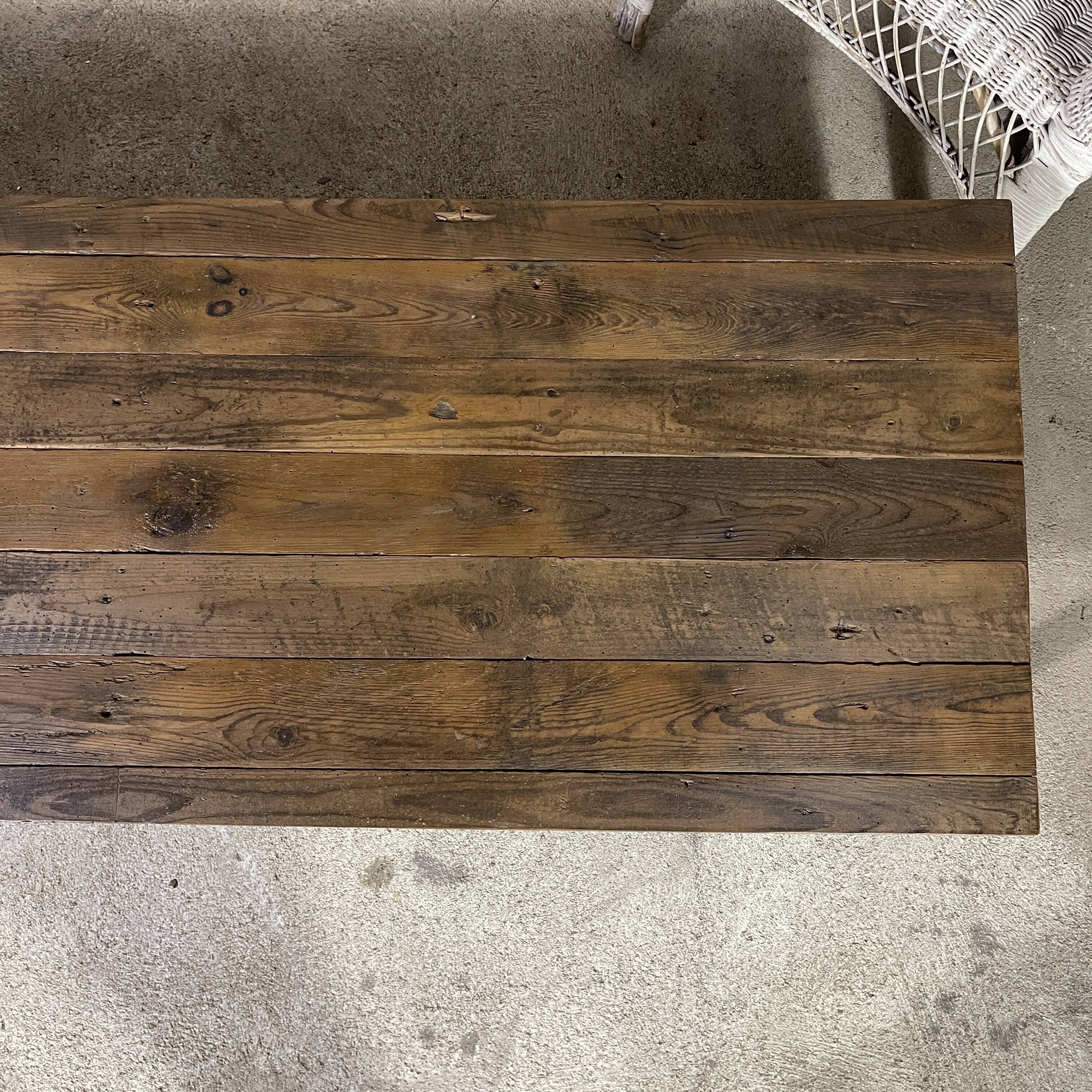 Coffee table in steel and wood