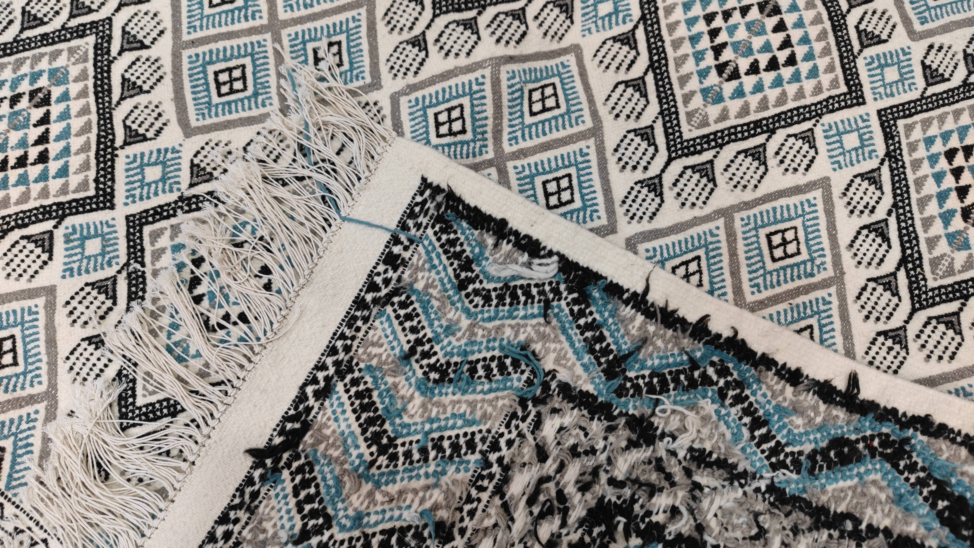 Hand-woven margoum rug in natural wool