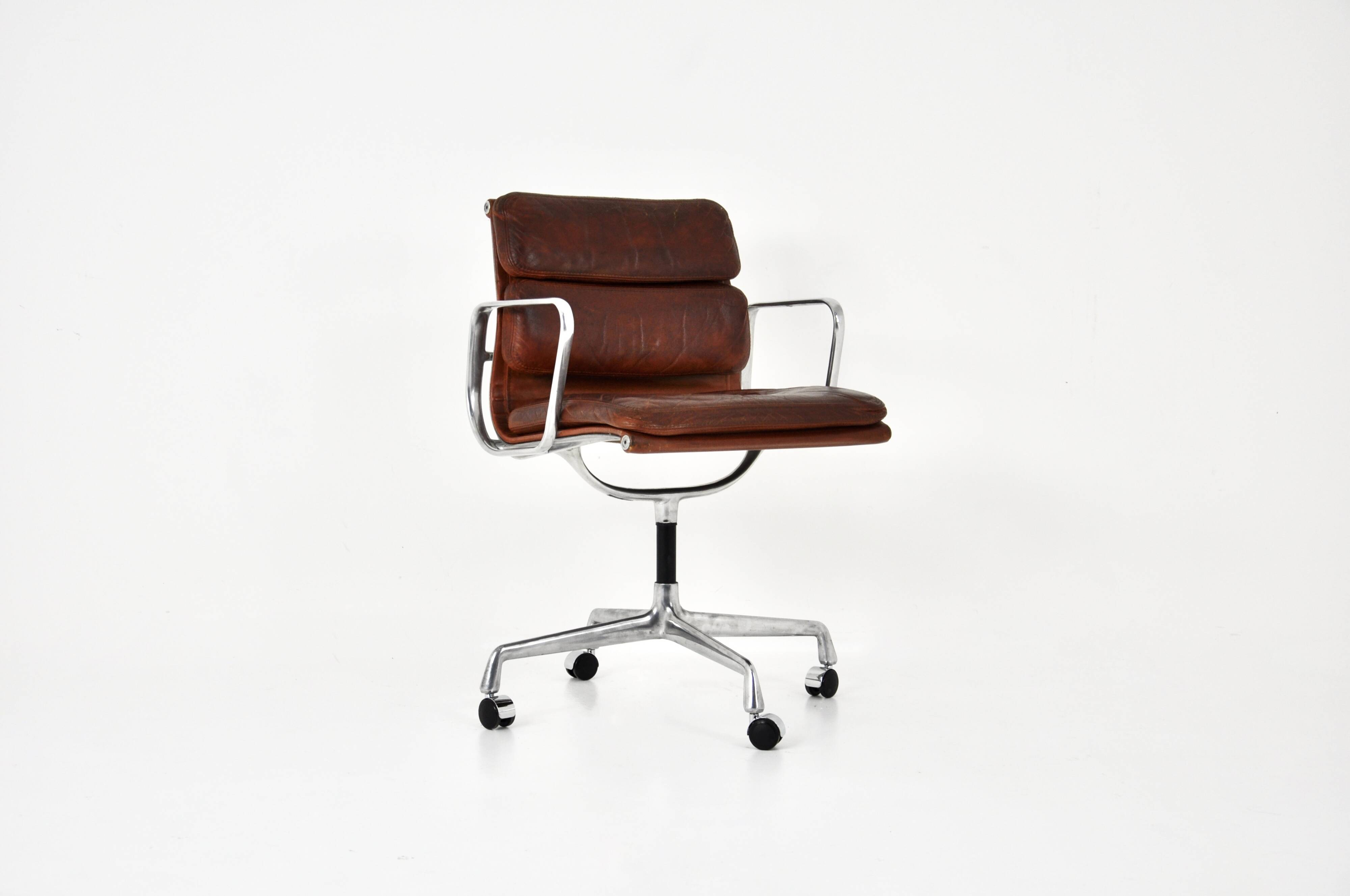 Office armchair by Charles and Ray Eames for Herman Miller, 1970