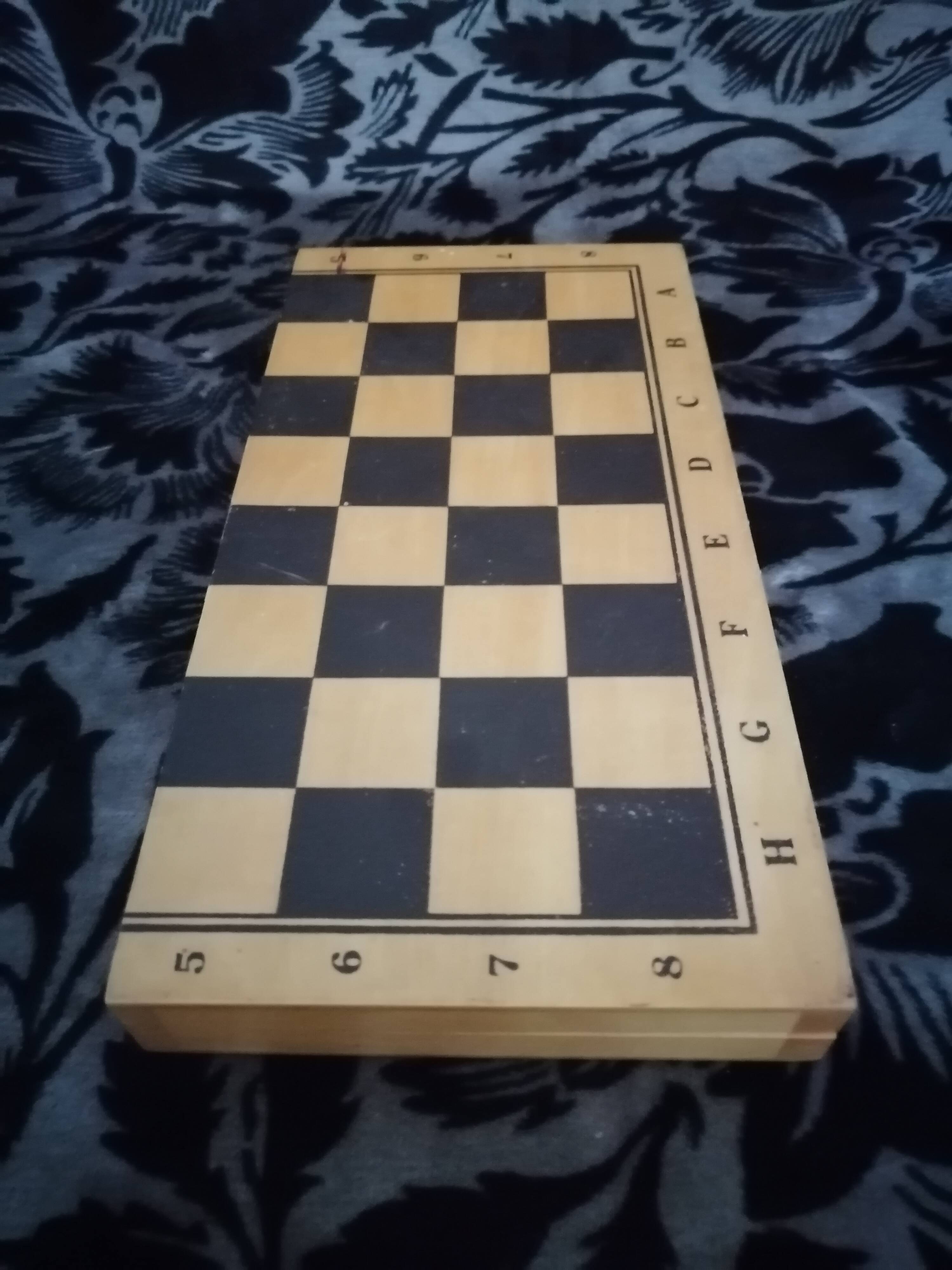 Chess set vintage foldable travel box