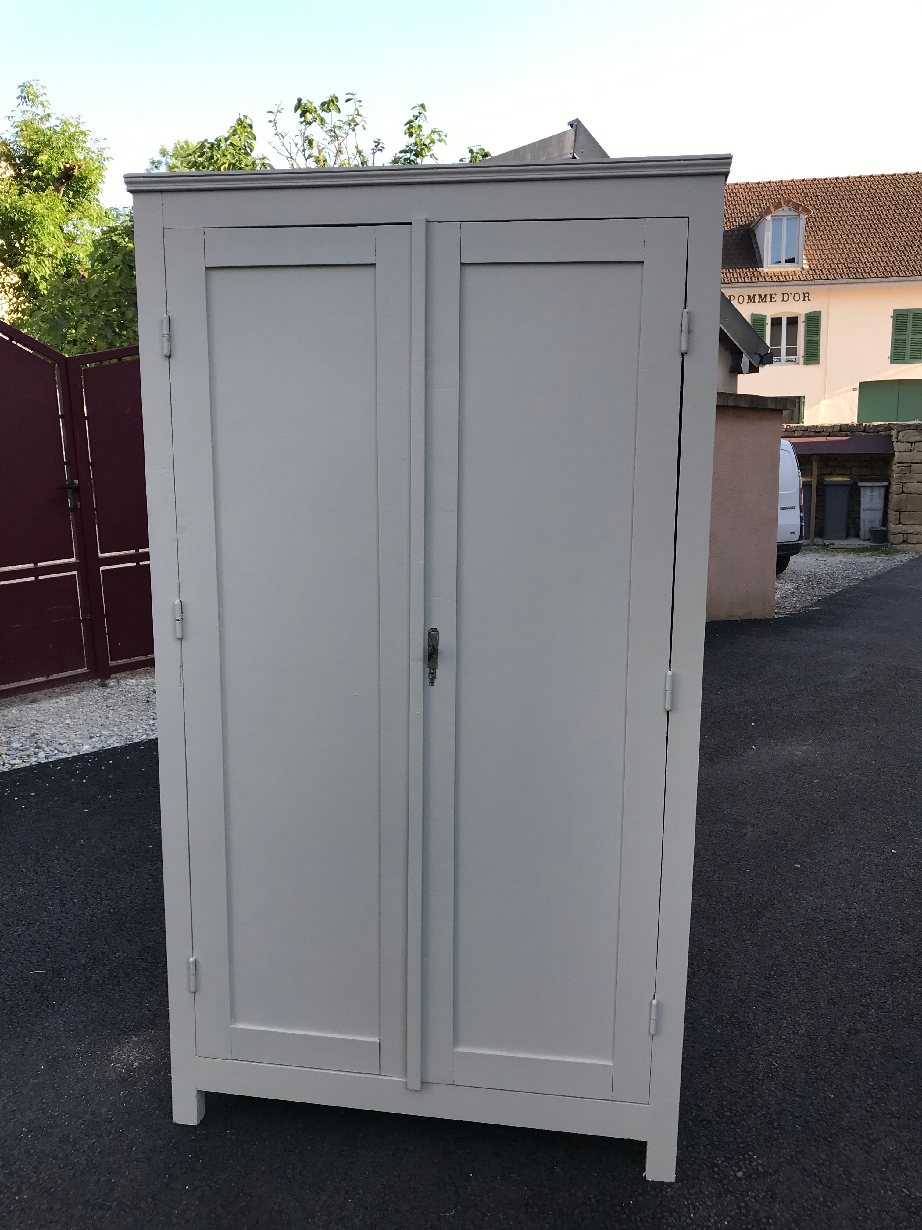 Paridian cabinet