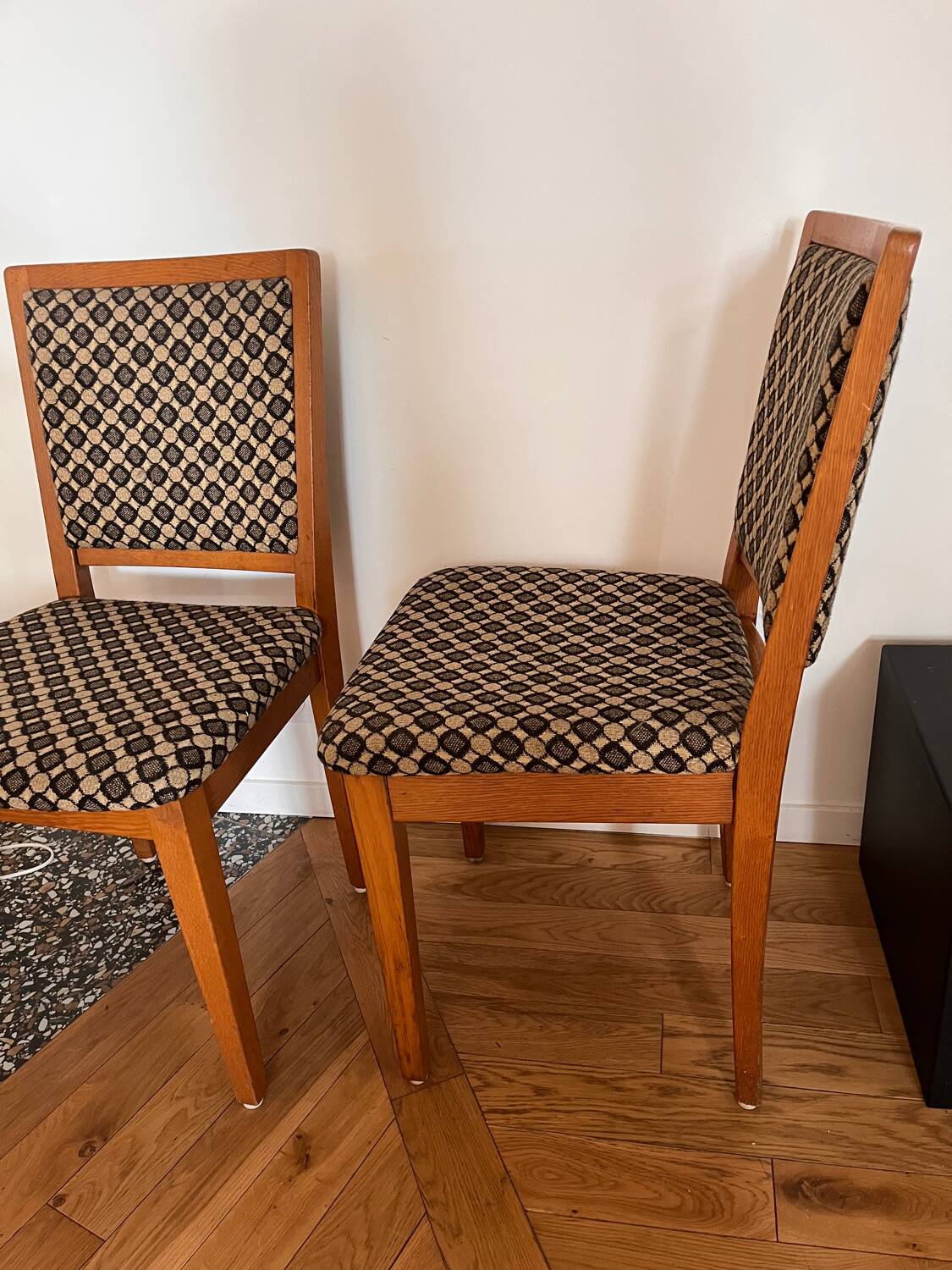 Lot 2 chaises scandinaves