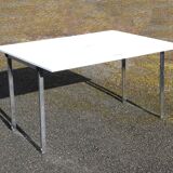 Coffee table that transforms into a dining table