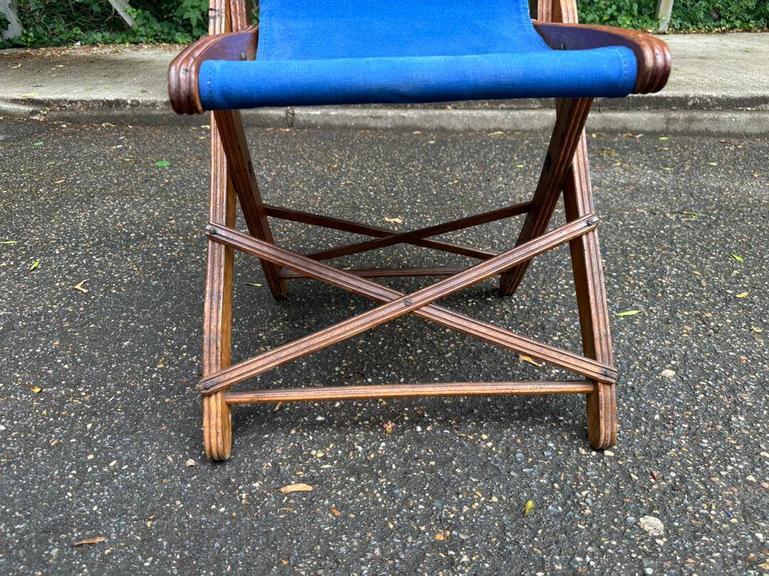 Chaise pliante en en bois massif et tissu bleu