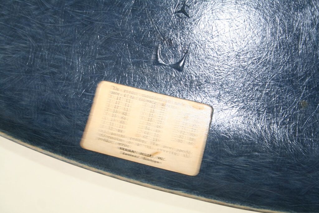 4 chairs DSW Navy Blue Eames Herman Miller vintage