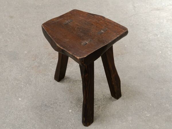 Ensemble table basse et tabourets brutaliste en pin noirci 1960