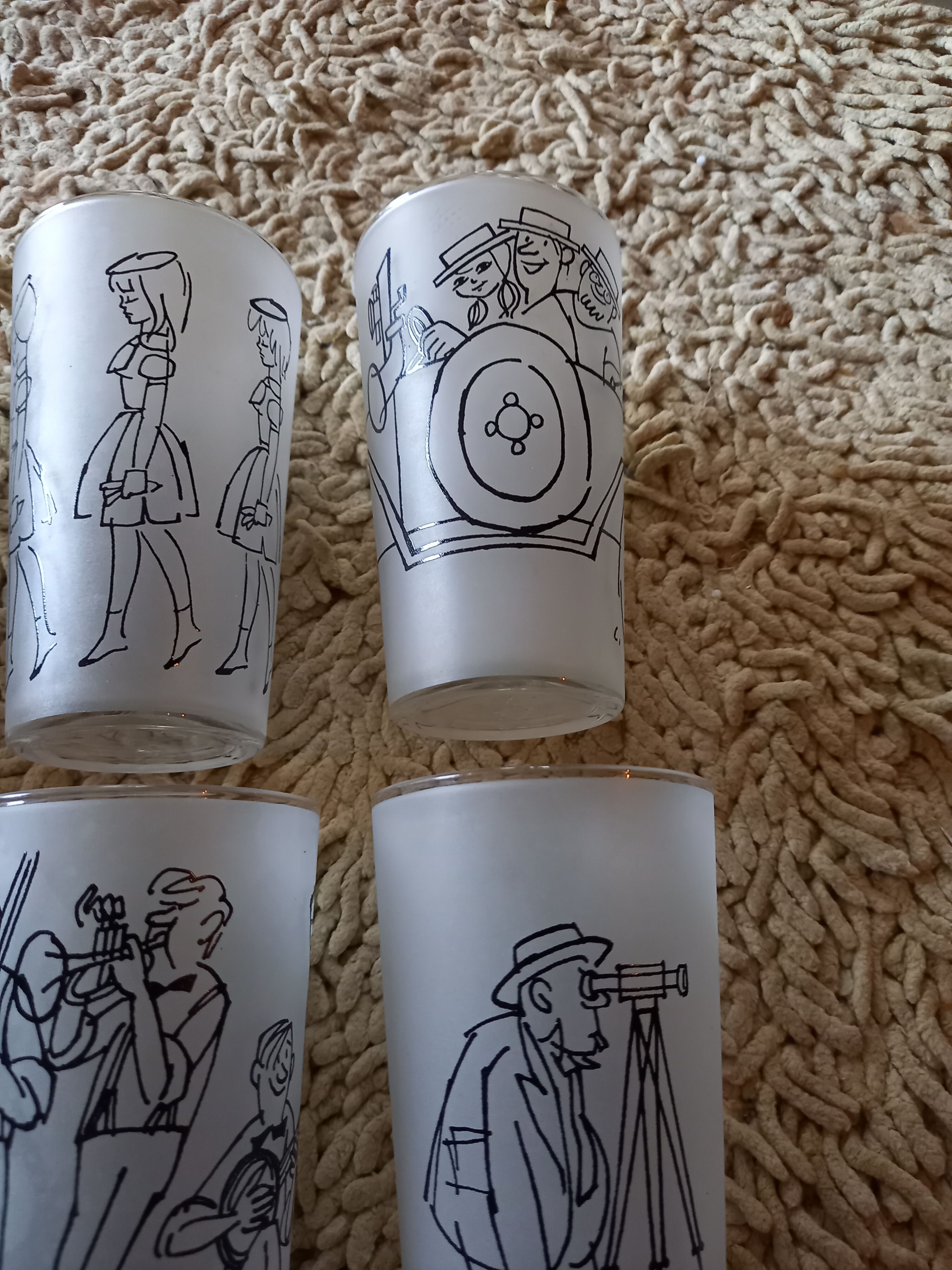 6 glasses illustrated by Cabu