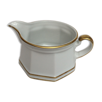 Pot à lait forme exclusive blanche ornée double l’or dimension : H -8,5cm- L -16,5 cm-  D -11cm-