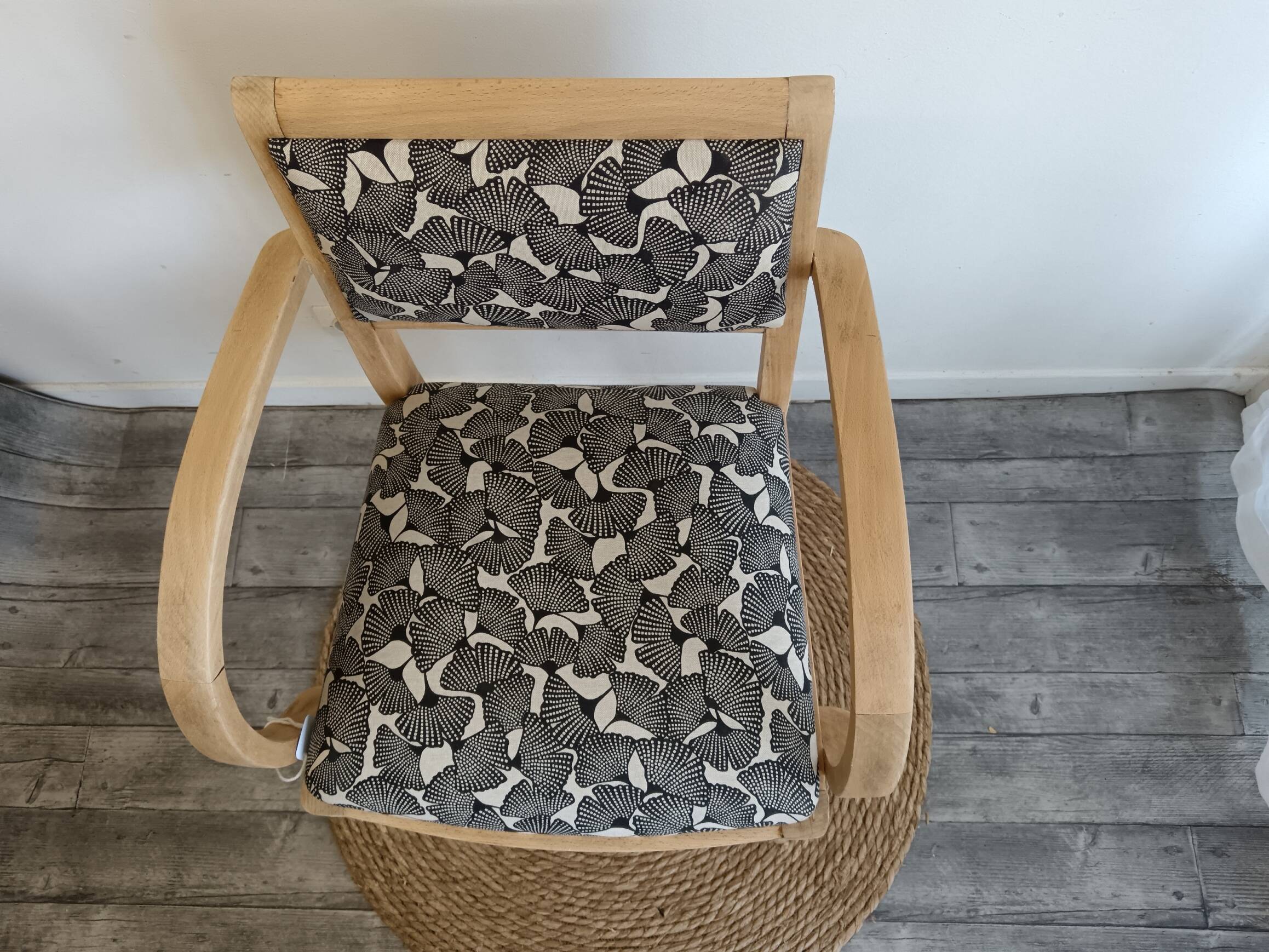 Fauteuil bridge bois tissu fleurs Noir et blanc