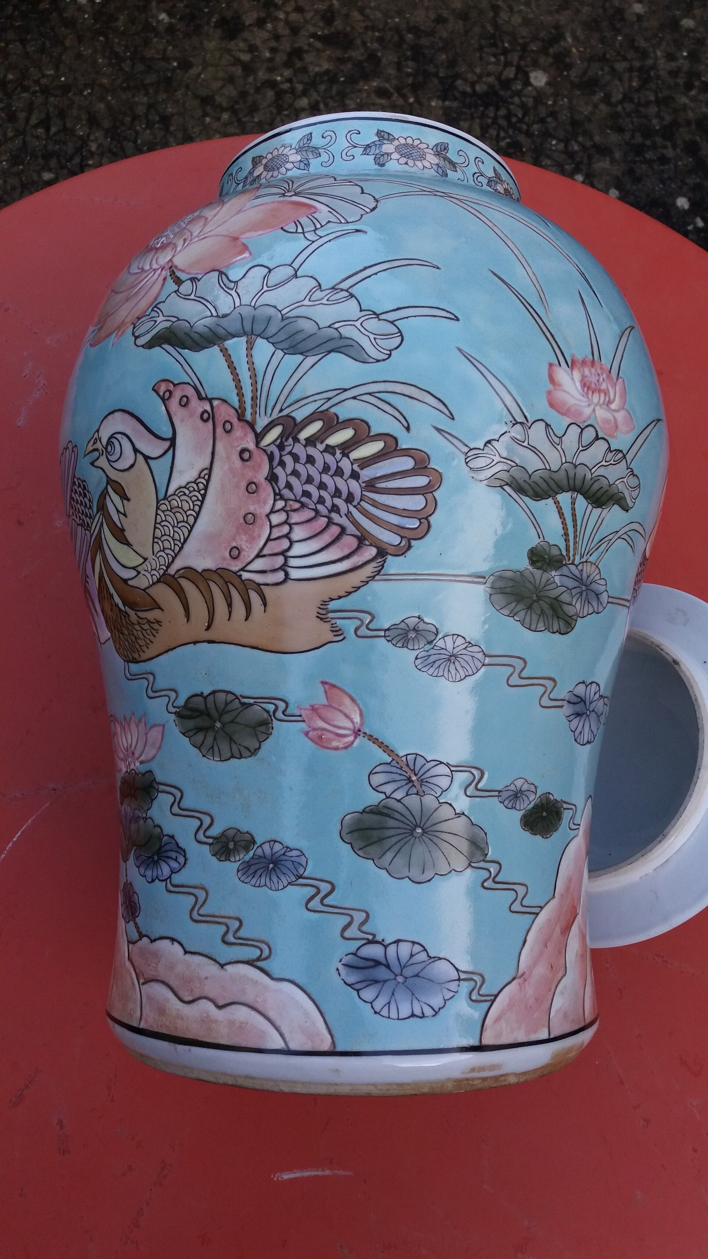 Important porcelain potiche from China.