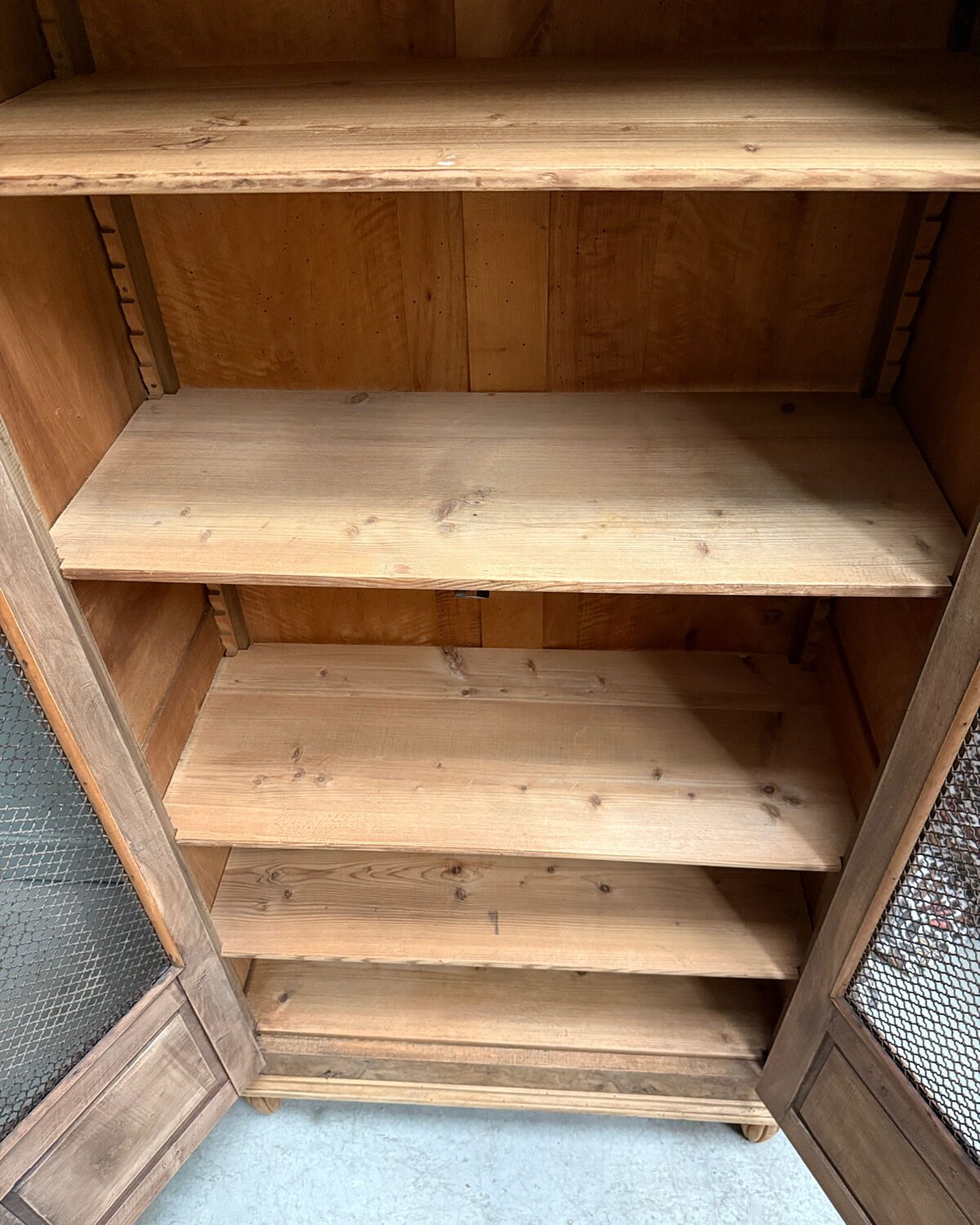 Old library with grilles (renovated)