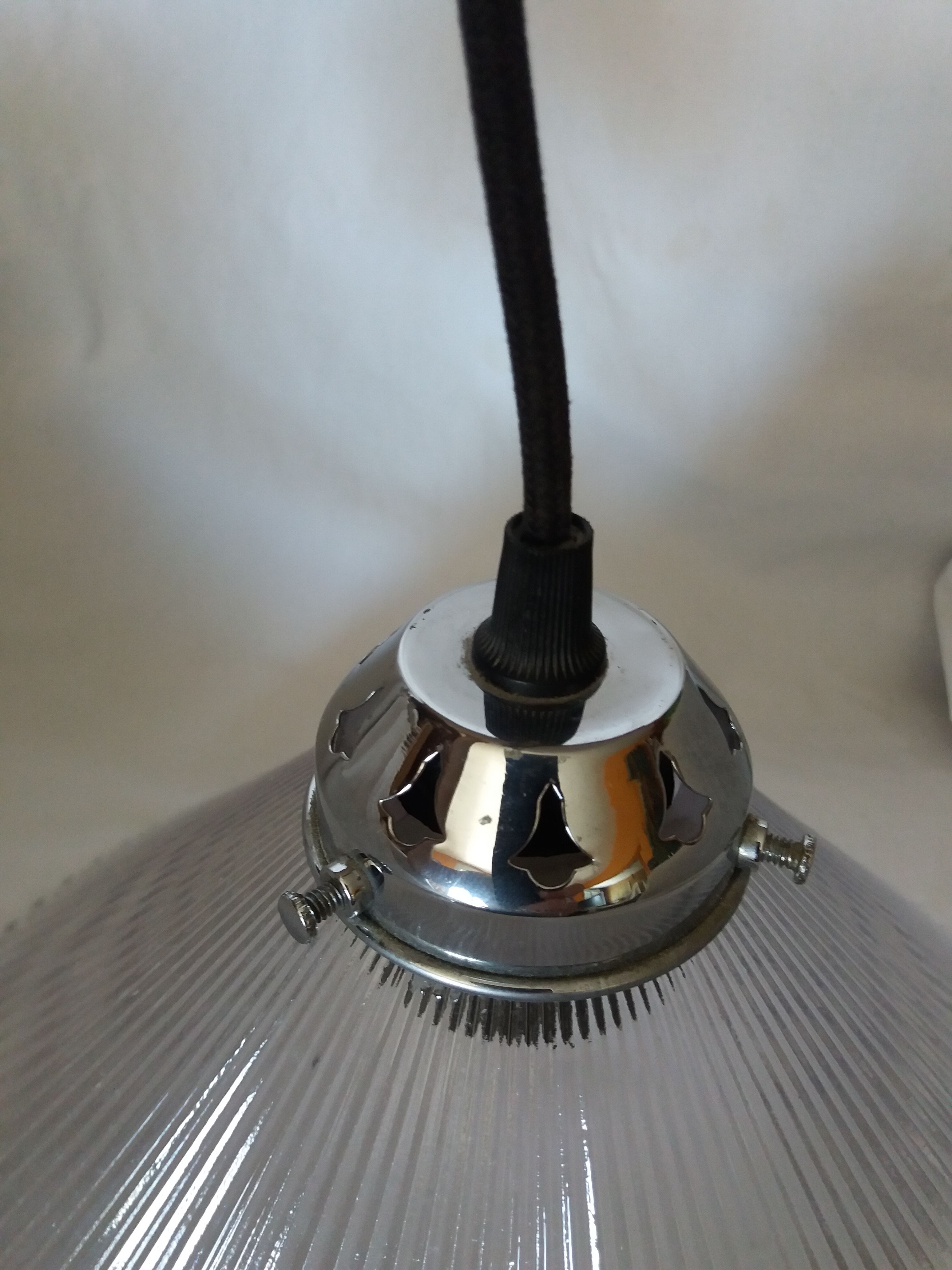 Conical glass suspension