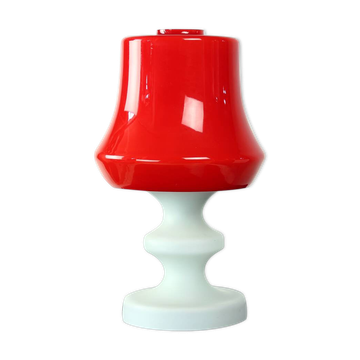 Lampe de table en verre opalin rouge et blanc par Stefan Tabery, 1960s
