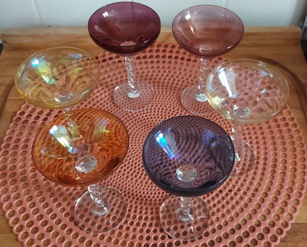6 coupes à  champagne pied torsadé multicolore annee 1970