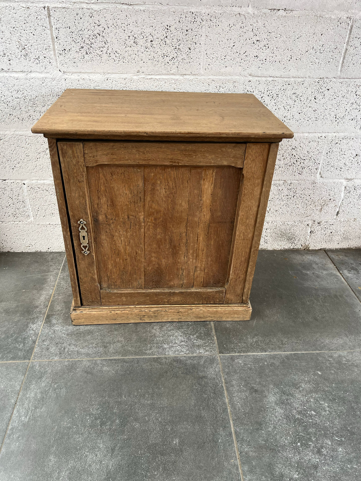 Old small workshop counter for haberdashery in oak.