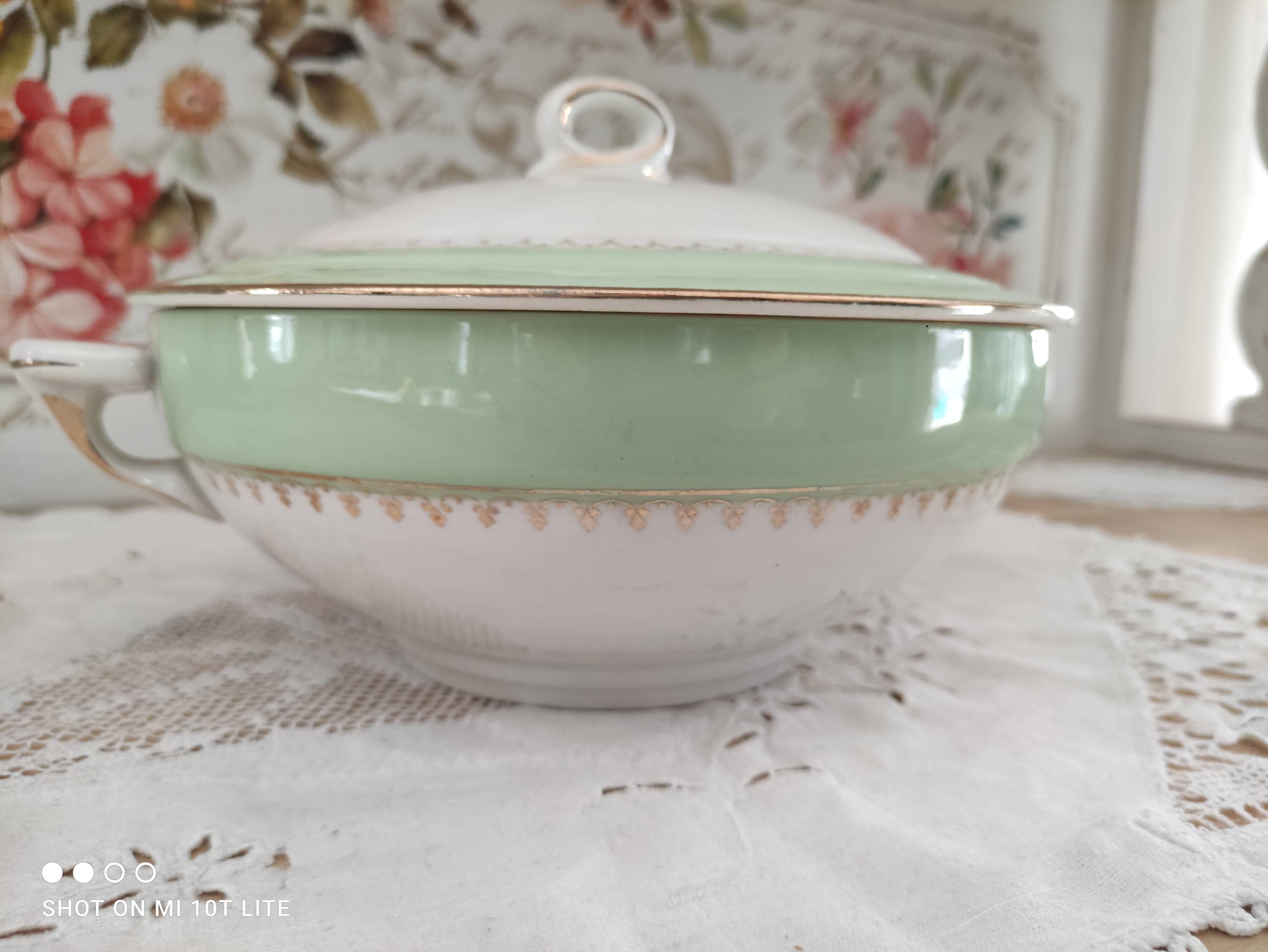 Water green vegetable dish with golden frieze, Cafés Lemaire.