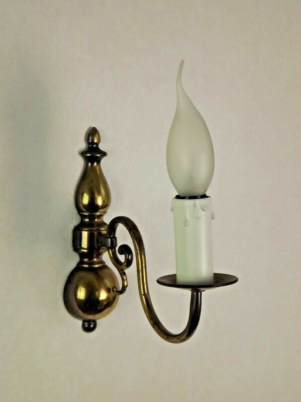 Pair sconces