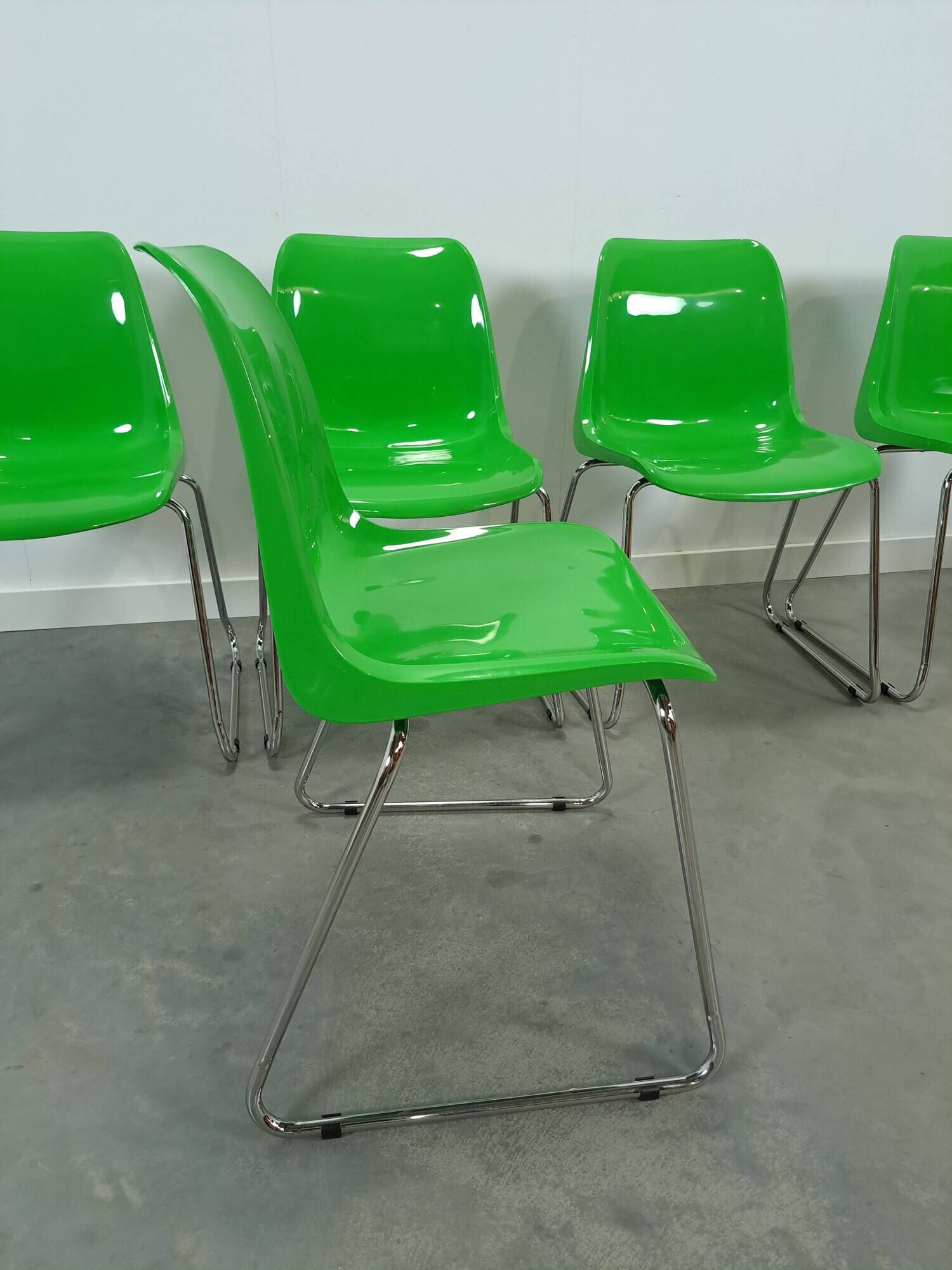 Set groene kunststof chromen buisframe stoelen Helmut Starke Zweden