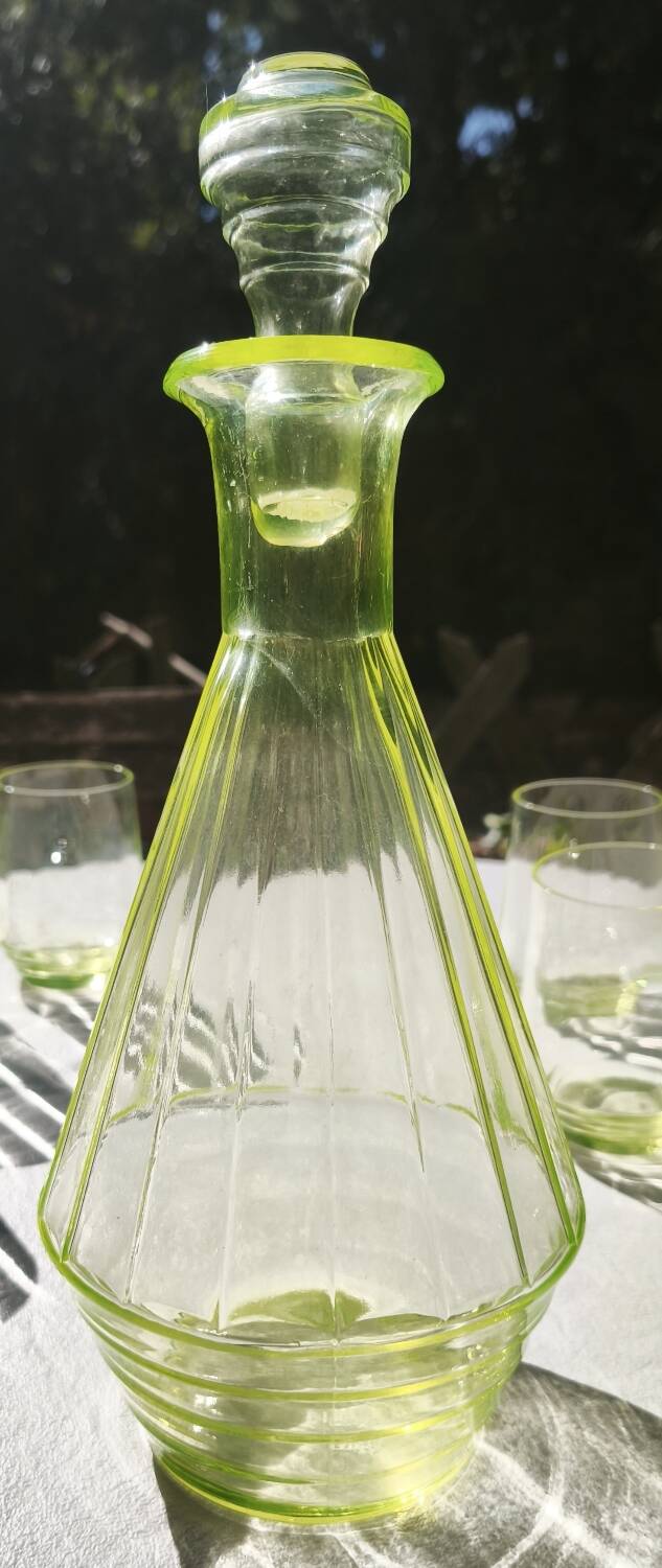 Art Deco liqueur service in opaline