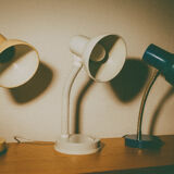 Flexible handle desk lamp