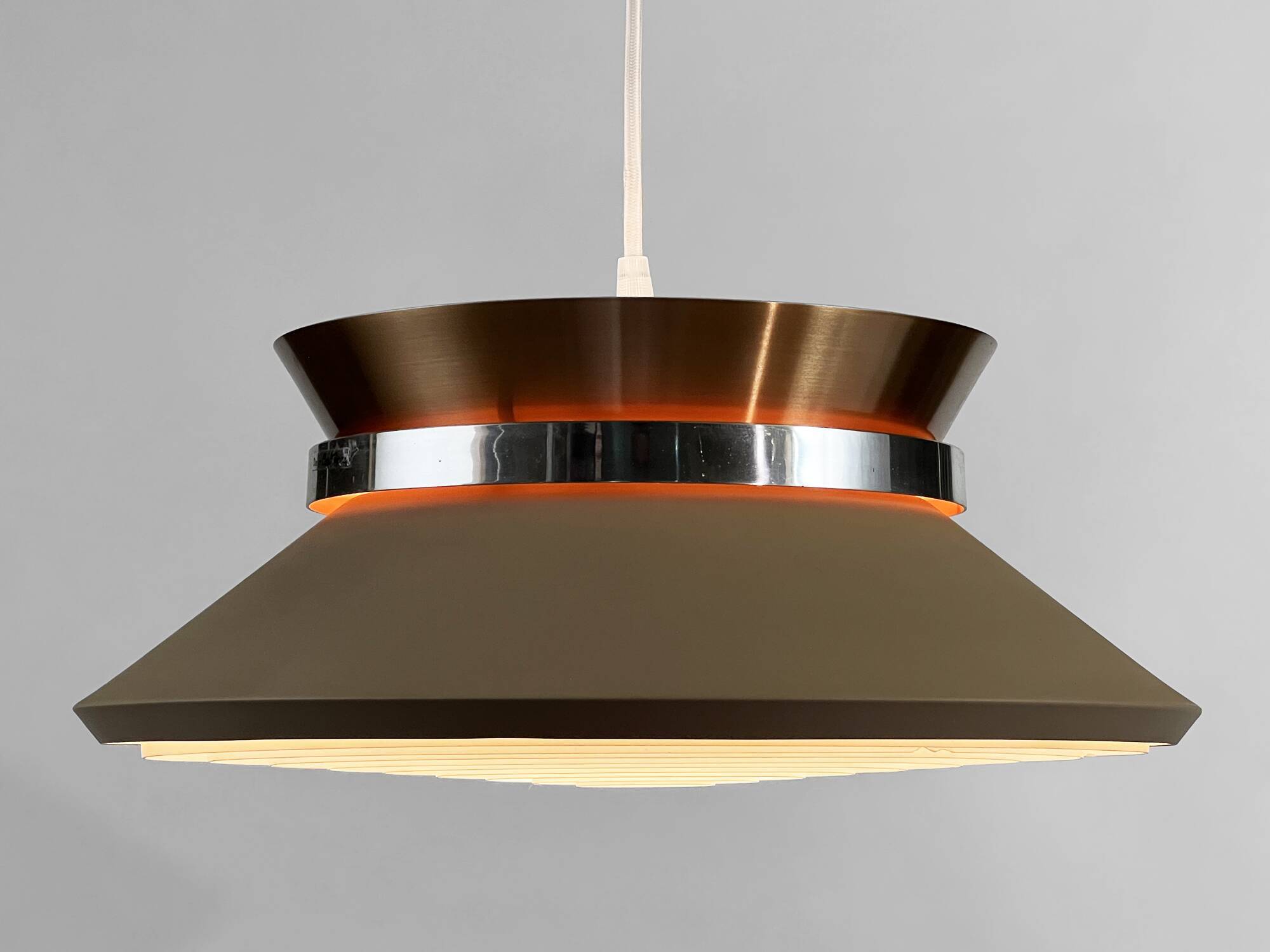 Suspension en aluminium de Carl Thore pour Granhaga Metall. Suède années 1970