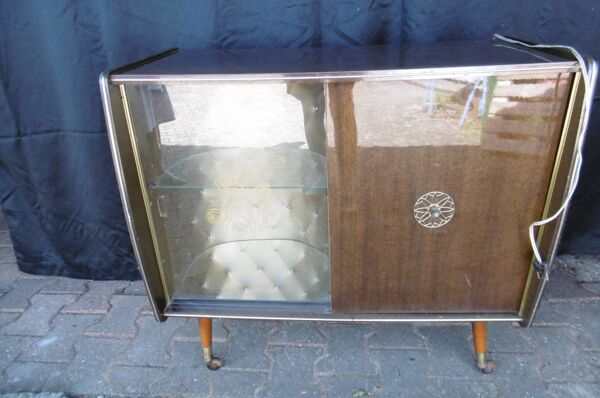 Meuble avec Vitrine et Eclairage