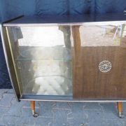 Meuble avec Vitrine et Eclairage