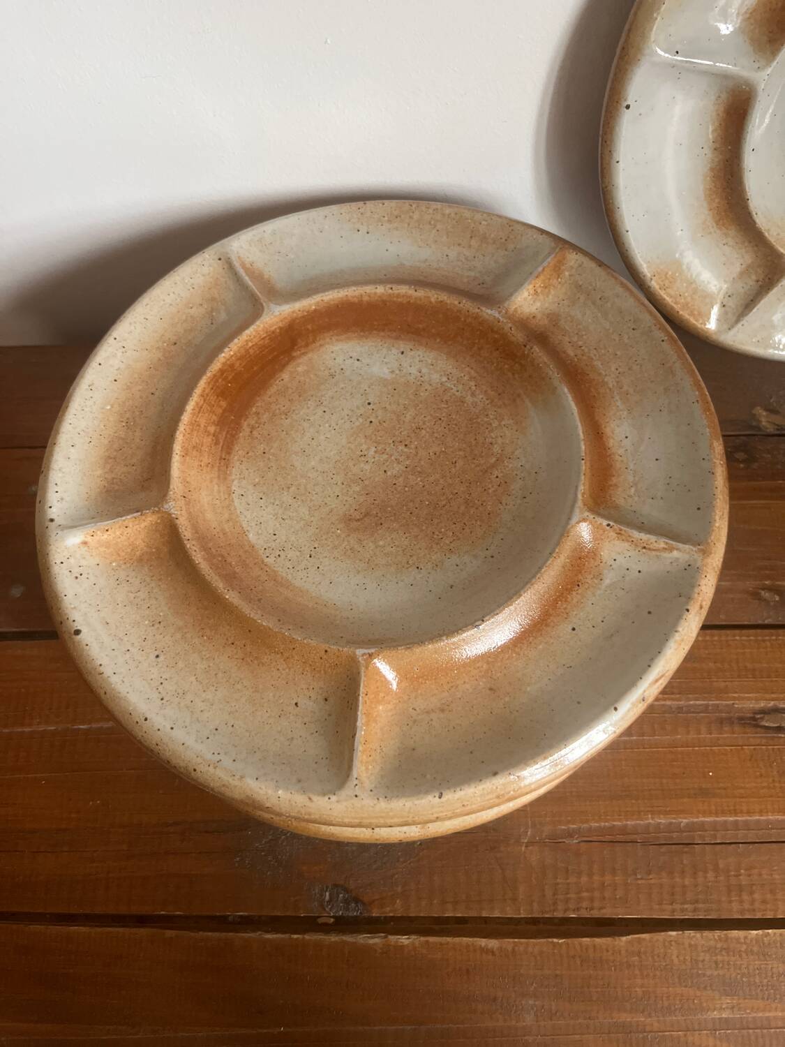 6 stoneware plates