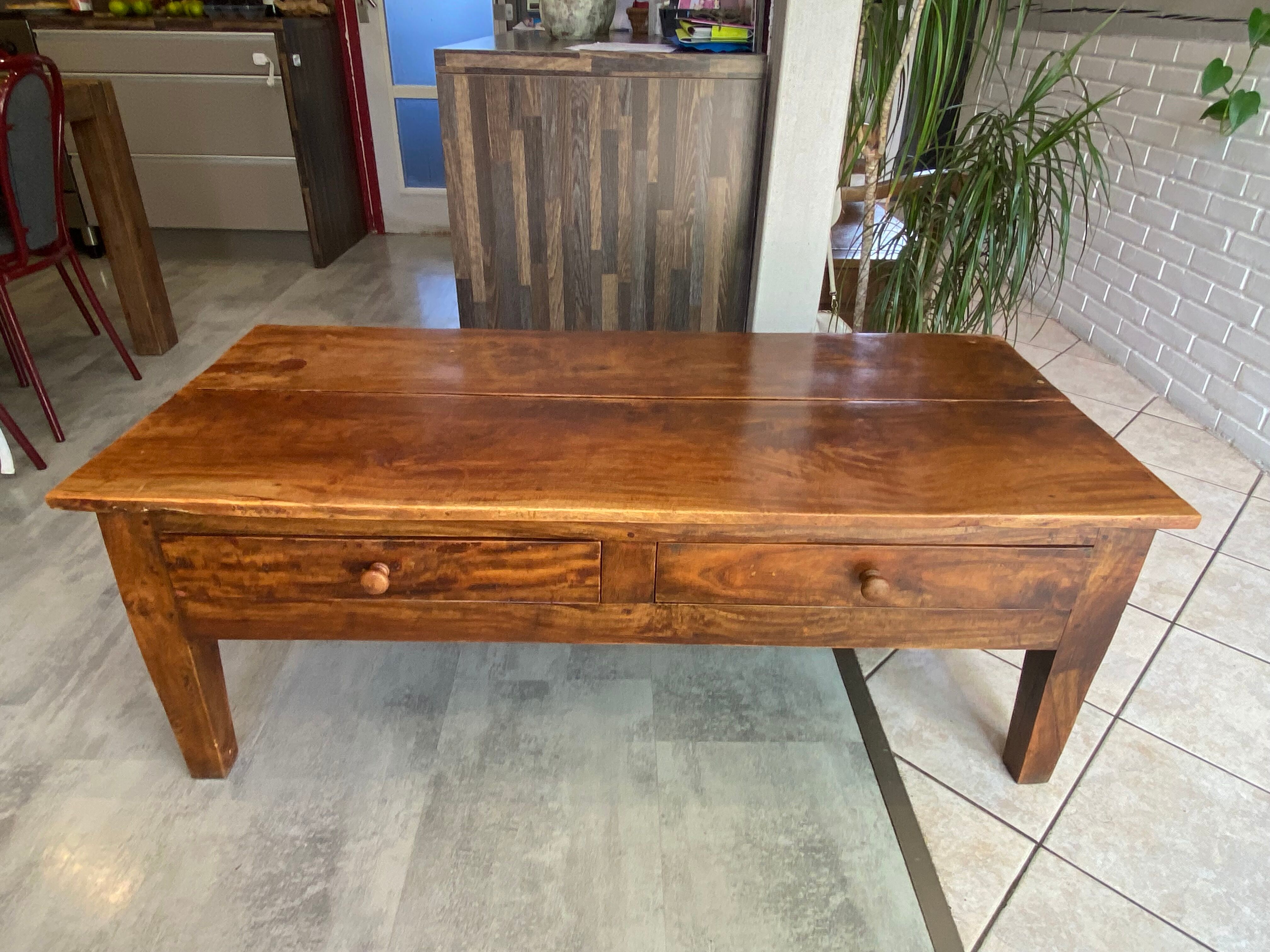 Rustic farmhouse coffee table made of solid wood with 2 drawers from the 1930s.