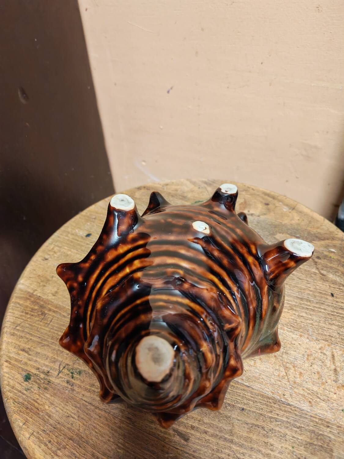 The shell-shaped trinket dish in Vallauris style.