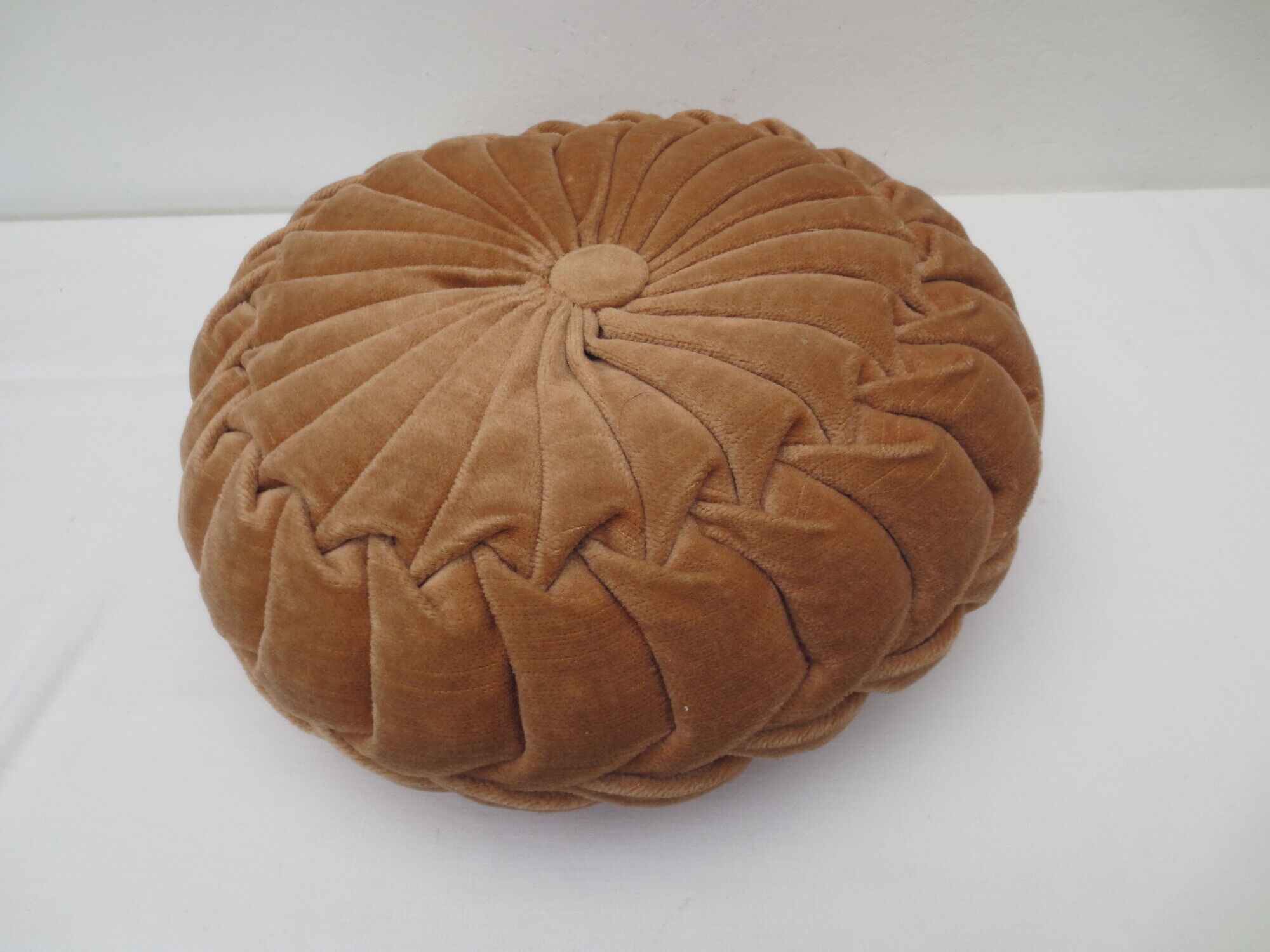 Vintage round cushion in velvet grège / chamois of 36cm in diameter
