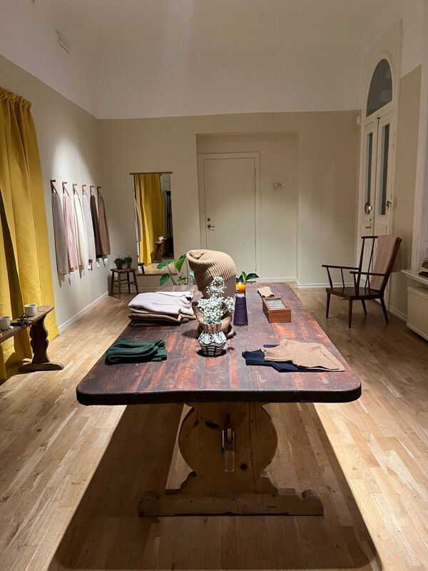 Table suedoise année 70