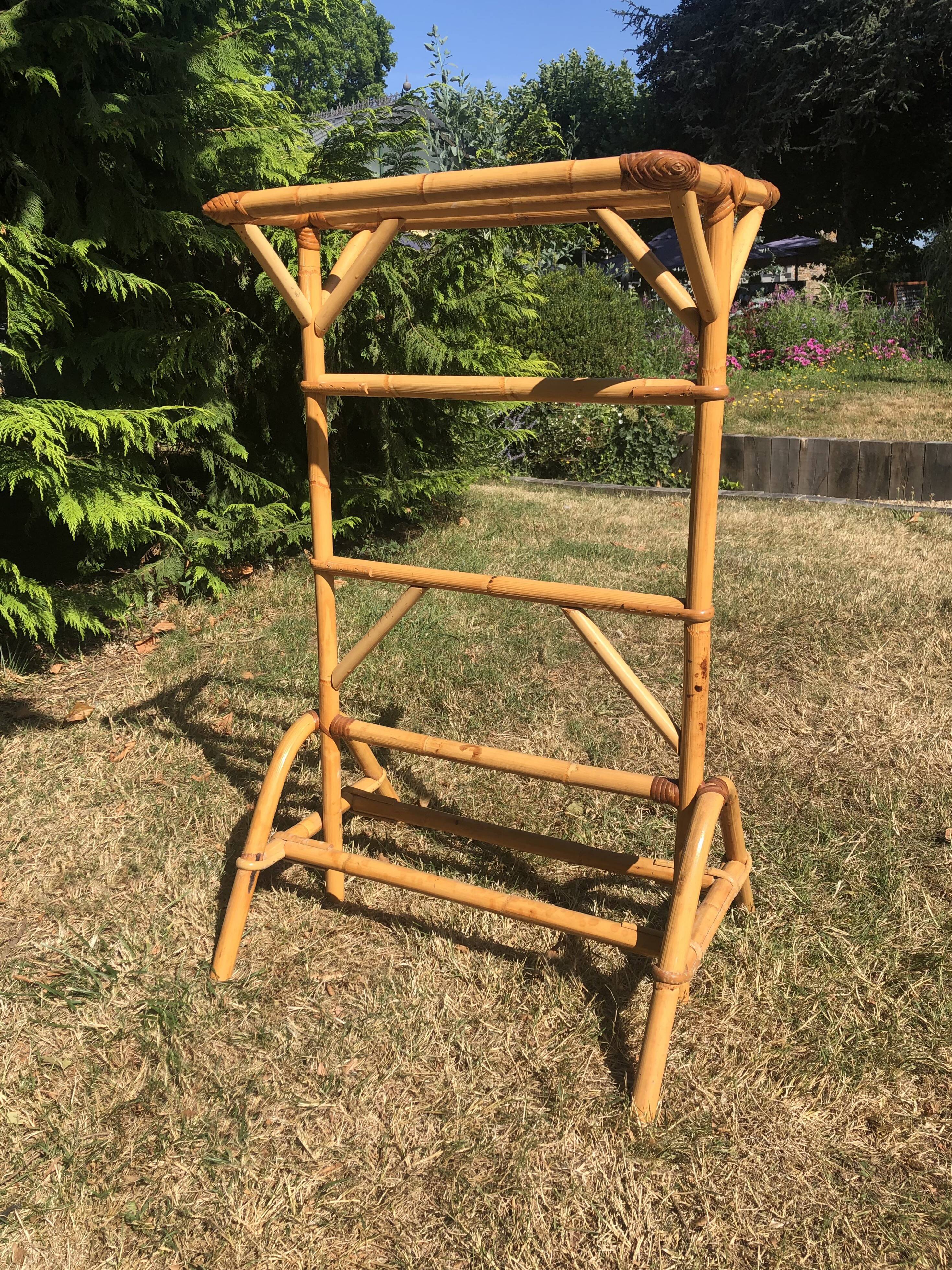 Valet, bamboo towel rail