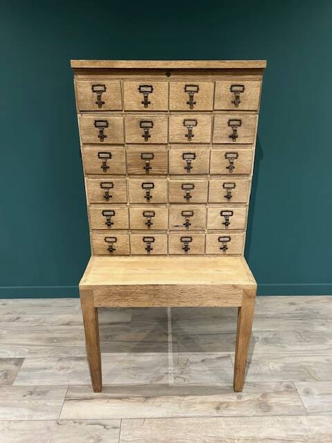 Shannon square table and 24-compartment business unit set