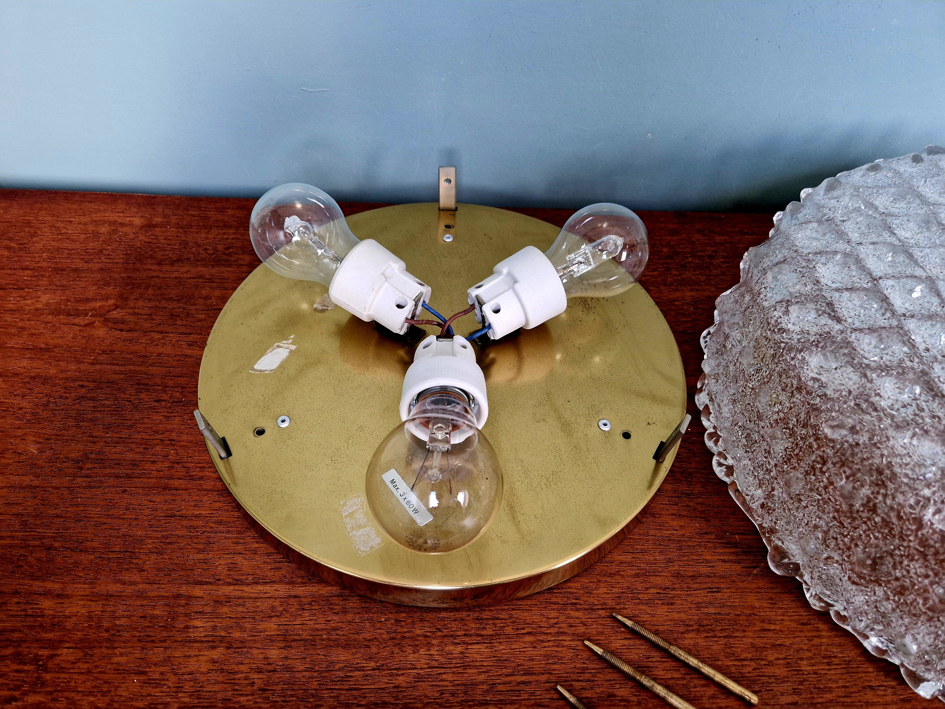 Grand plafonnier en laiton et verre givré, Hillebrand Lightning, 1970