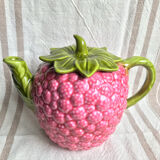 Théière en barbotine framboise