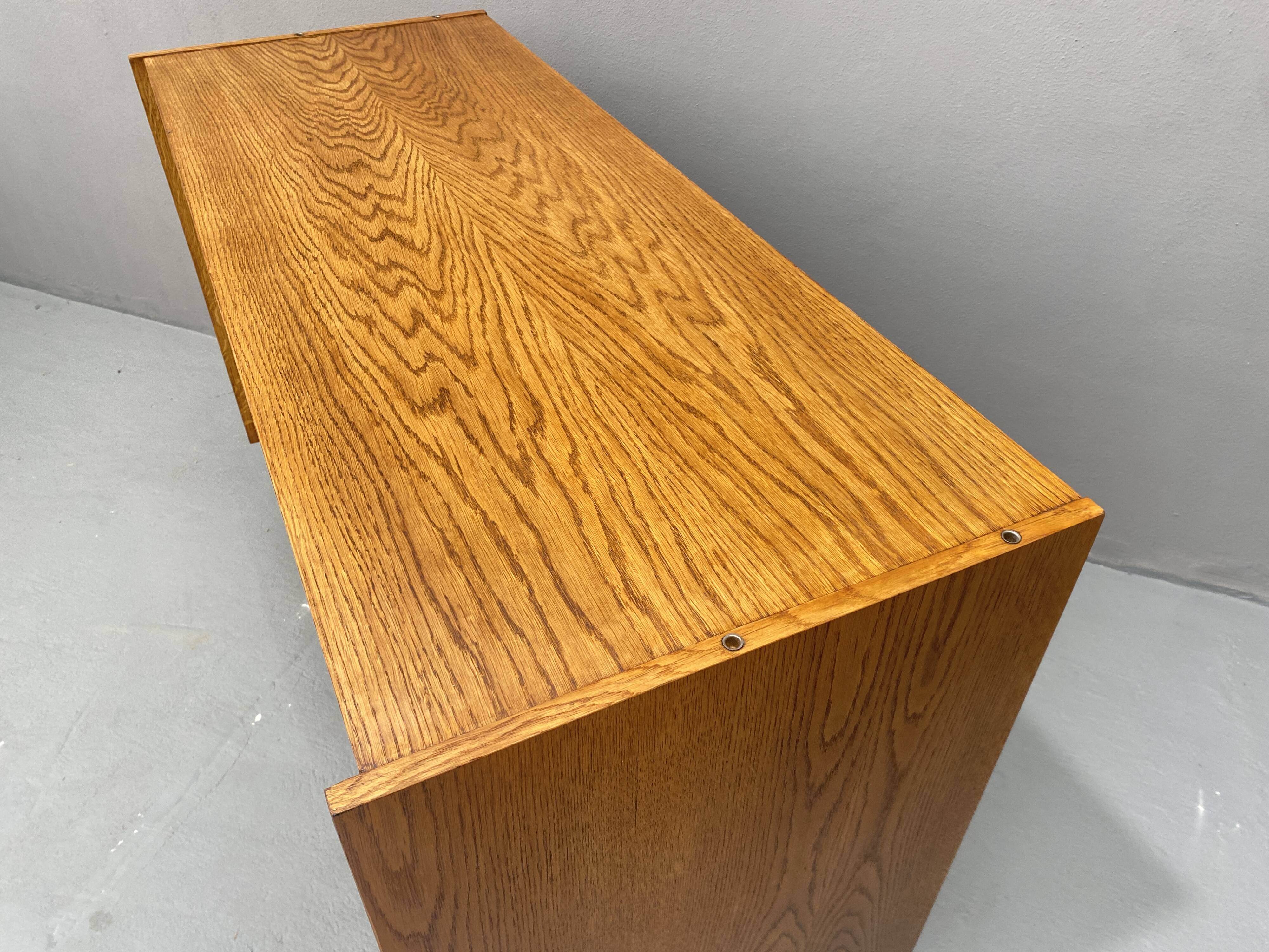 Buffet du milieu du siècle entièrement restauré U-452 par Jiří Jiroutek, années 1960, Tchécoslovaquie