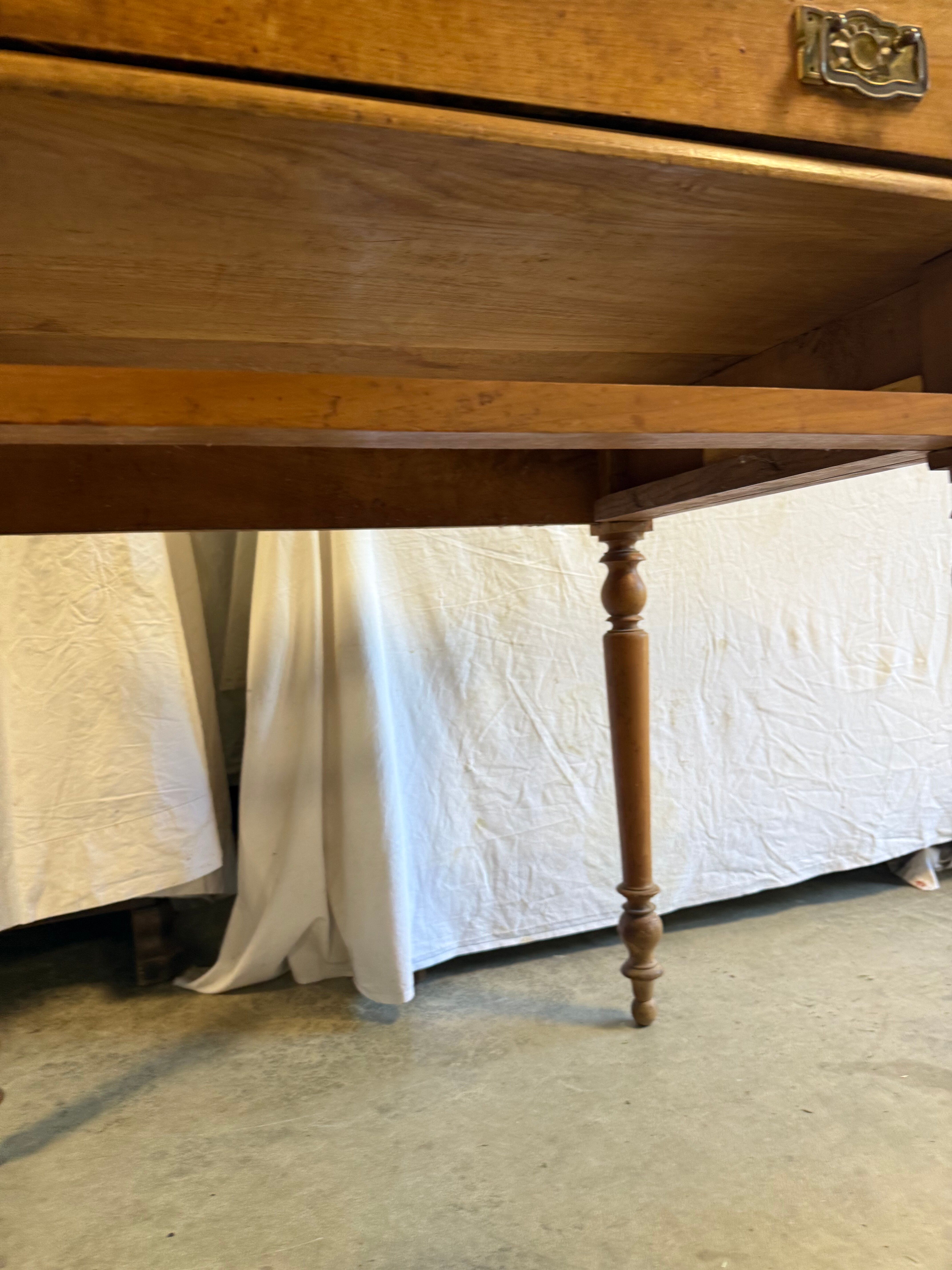 Table bureau