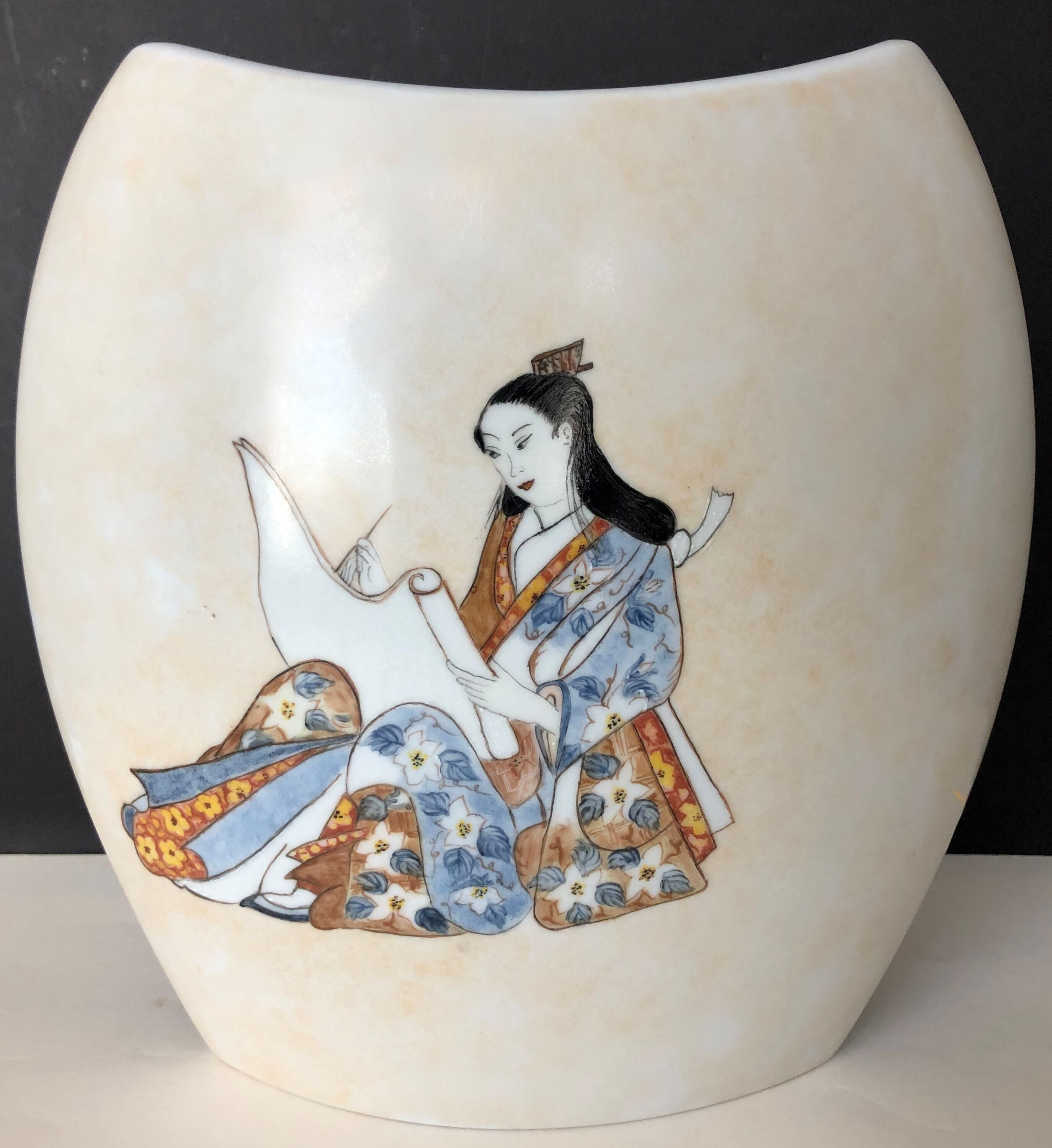 Large porcelain vase with Japanese decoration