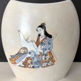 Large porcelain vase with Japanese decoration