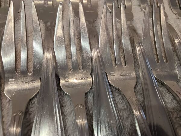 12 fourchettes à gâteau en métal argenté orfèvre Boulenger