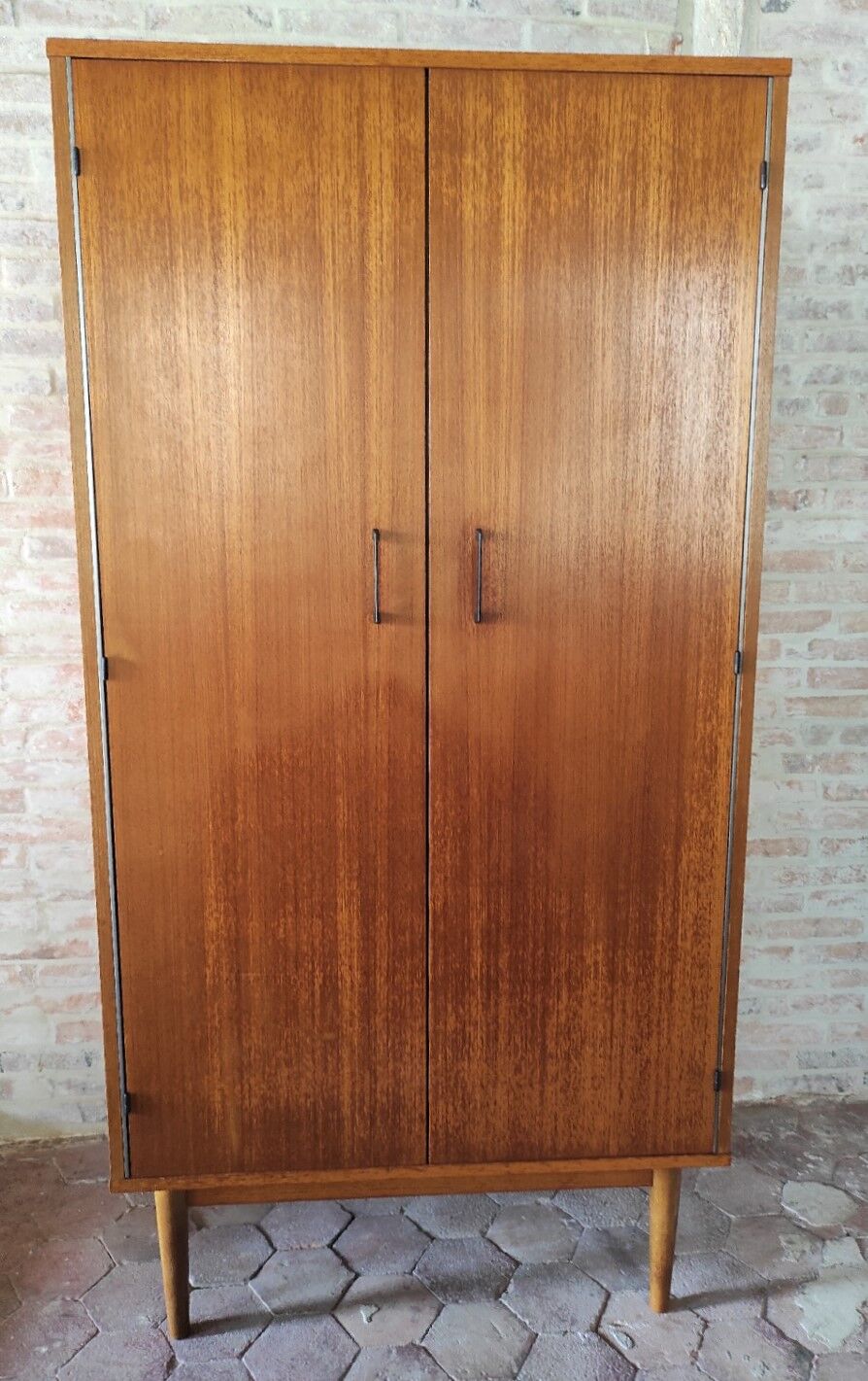 Armoire vintage