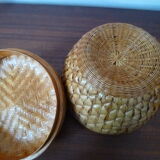 Apple box made of vegetable fibre