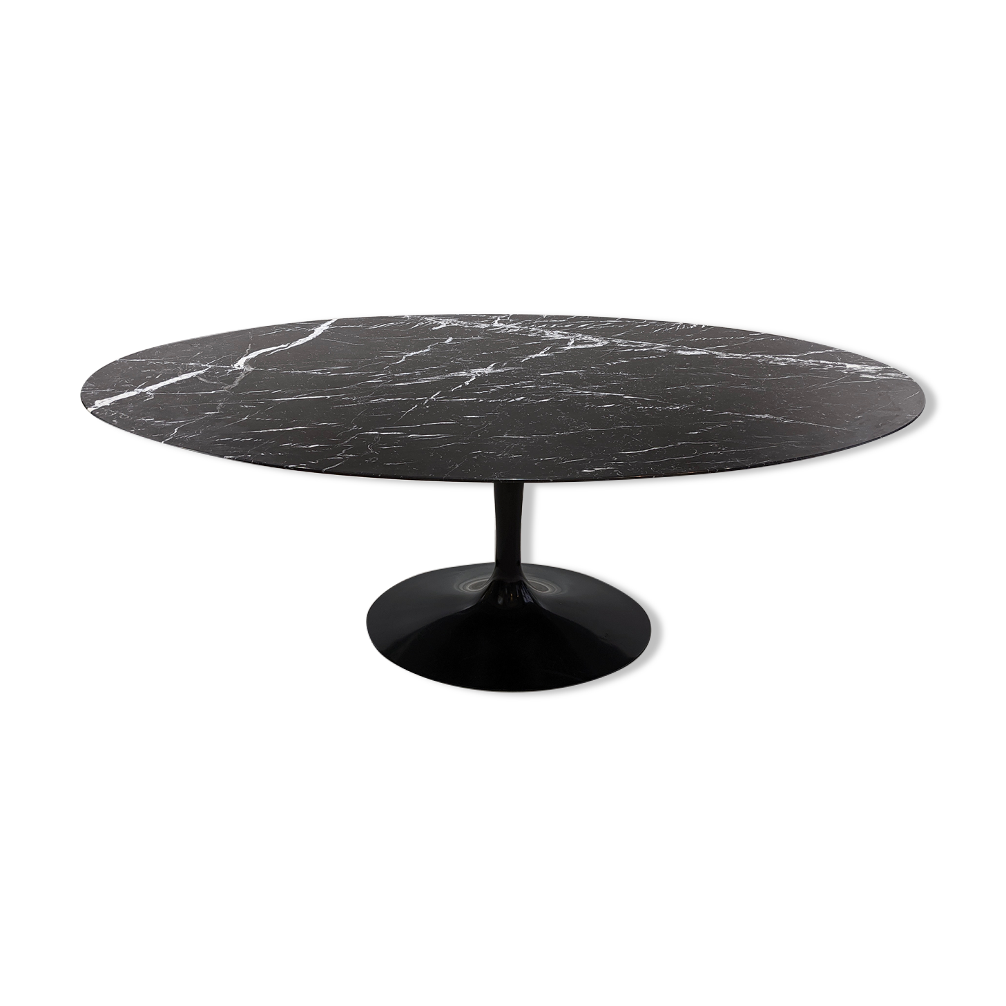 Eero Saarinen's marble tulip table marquina for Knoll