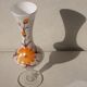 Vase en verre fleuri fleur orange sur pied