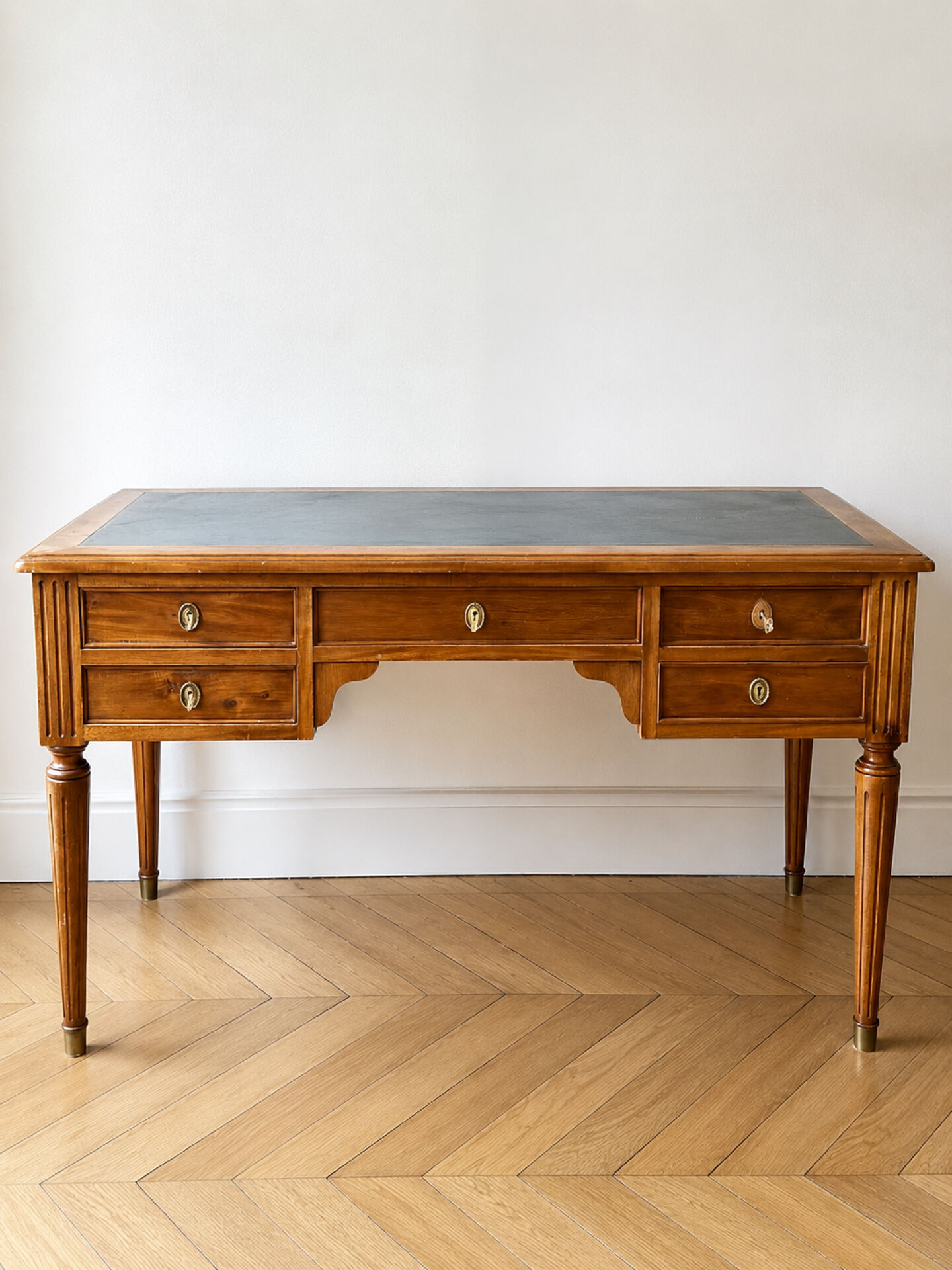 Louis XVI style wooden desk – 5 drawers