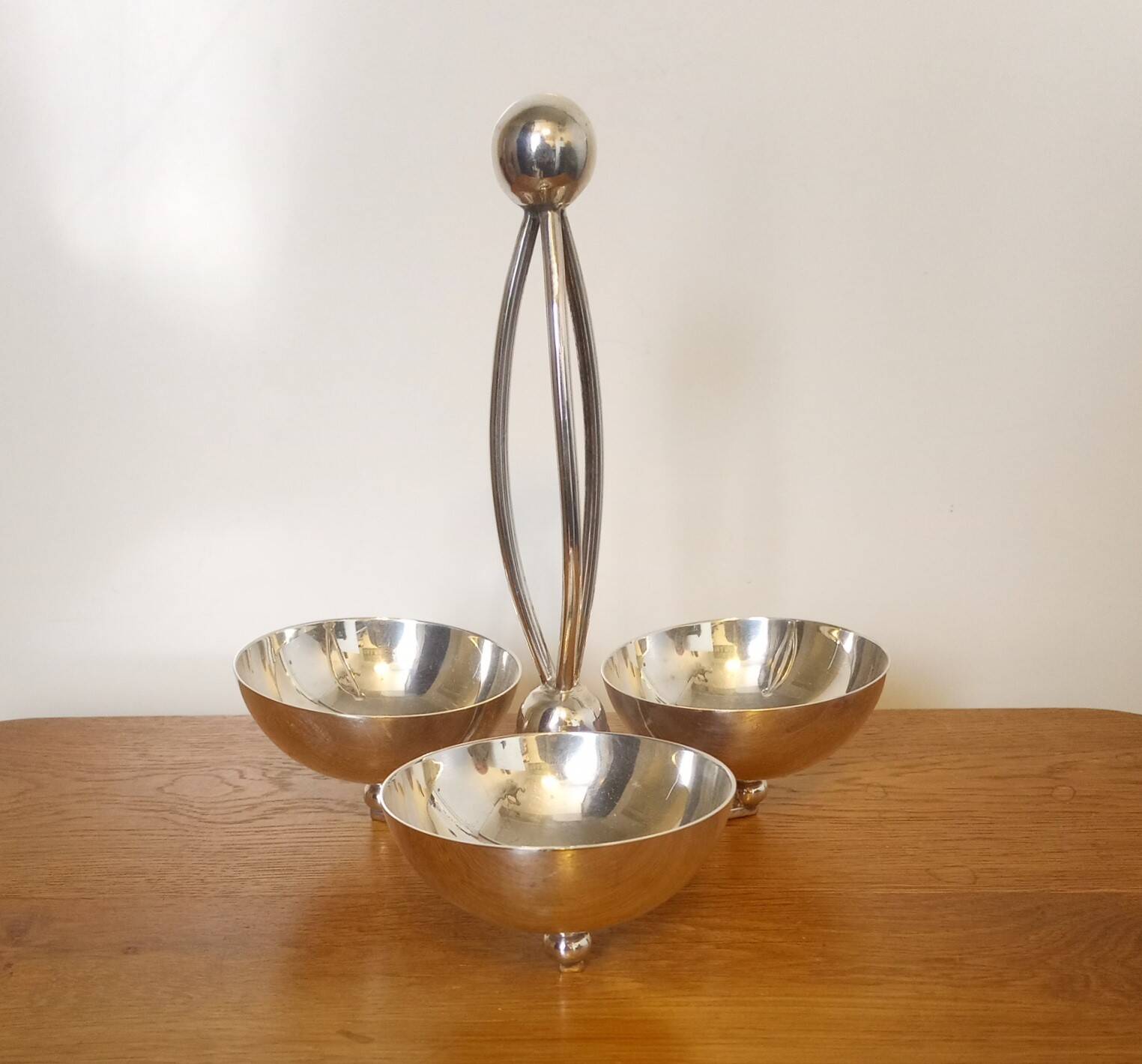 Silver metal servant